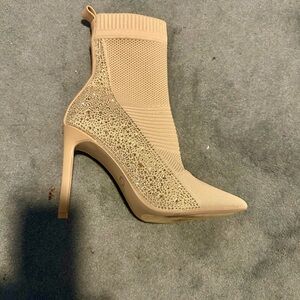 Elegant Steve Madden Beige Stiletto Sock Boots